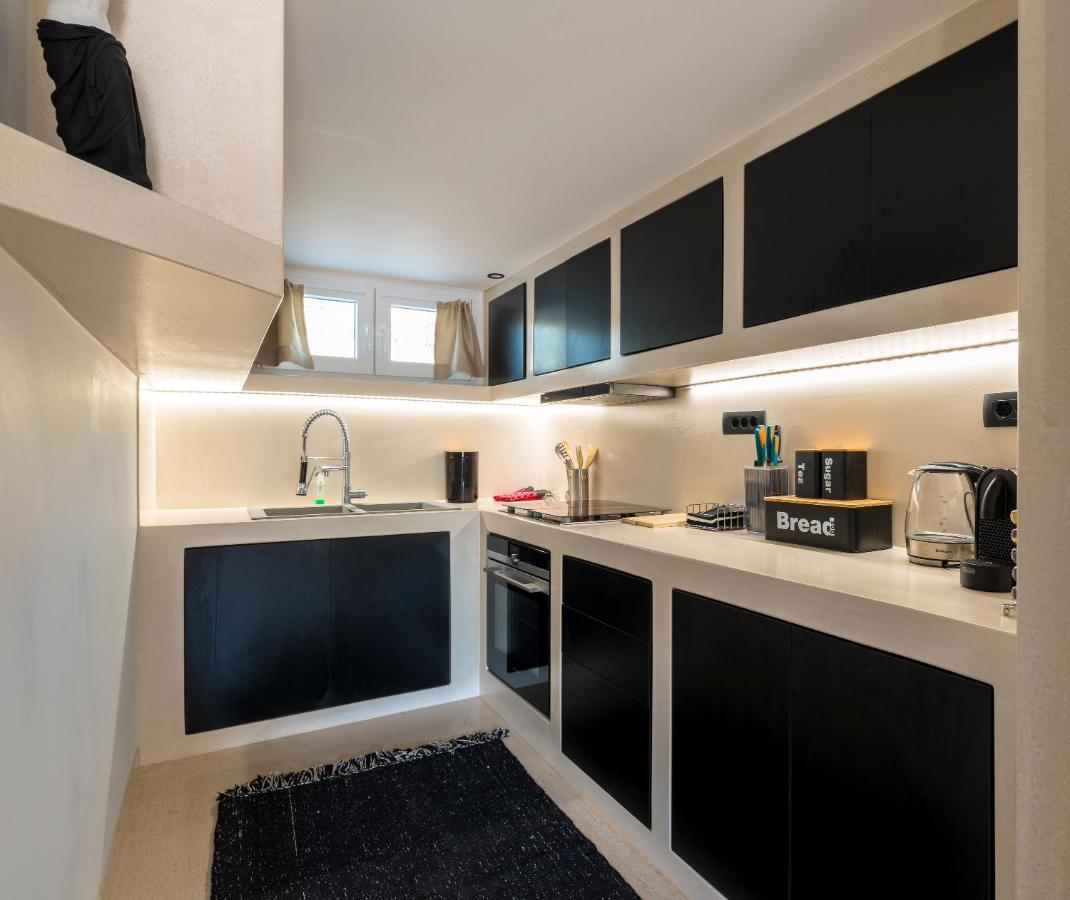 Black And White Apartment Pollonia Dış mekan fotoğraf